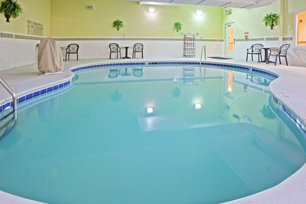 Travelodge by Wyndham Knoxville West - photo 13