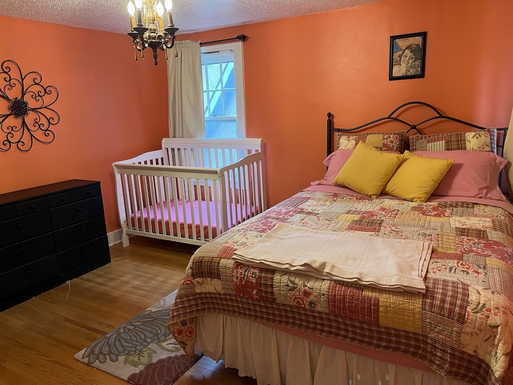 Historic Twin Tudors Inn - photo 10