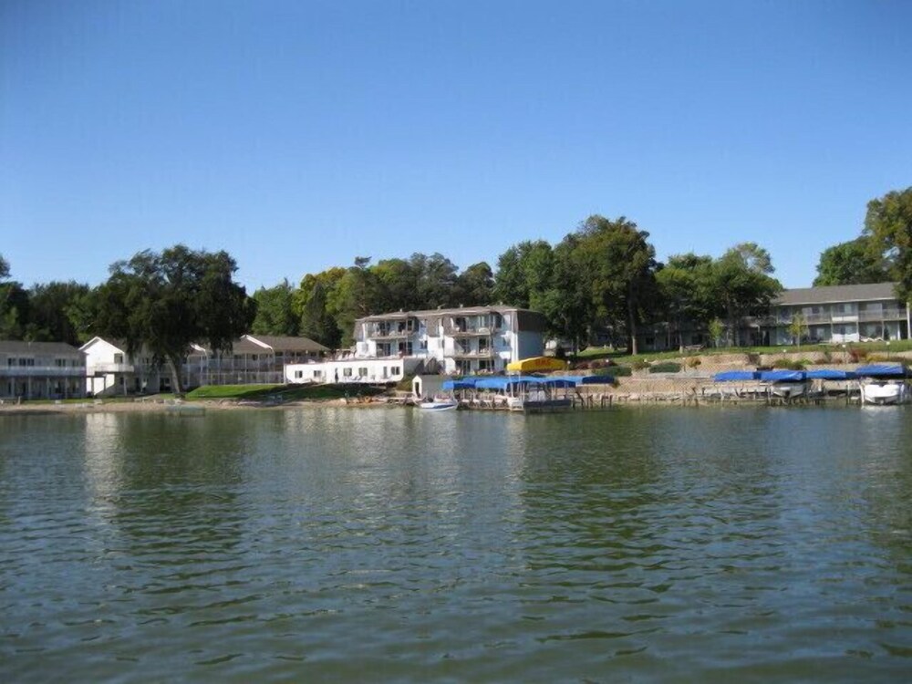 Triggs Bay Resort - photo 24