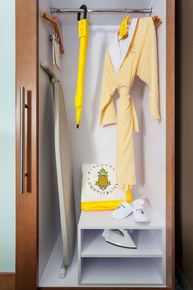 Staypineapple University Inn University District Seattle - photo 21