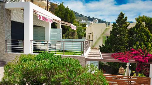 Villa Yolanda 2 DORA: stylish studio sea view — 5-Star Luxury Hotel in Poros, Greece