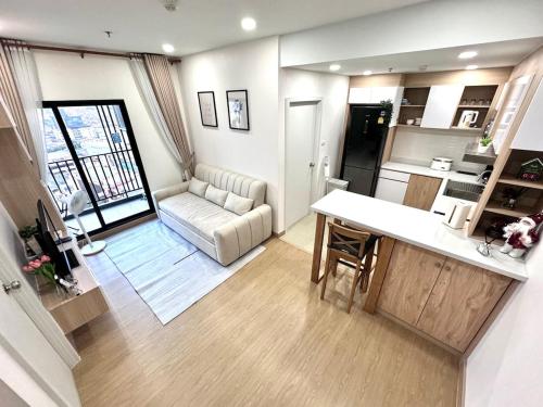 2BR Condo with Oldtown Bangkok Vibes Steps from Wongwian Yai