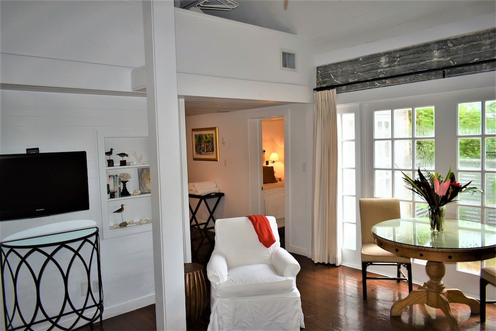 Simonton Court Historic Inn & Cottages - photo 6