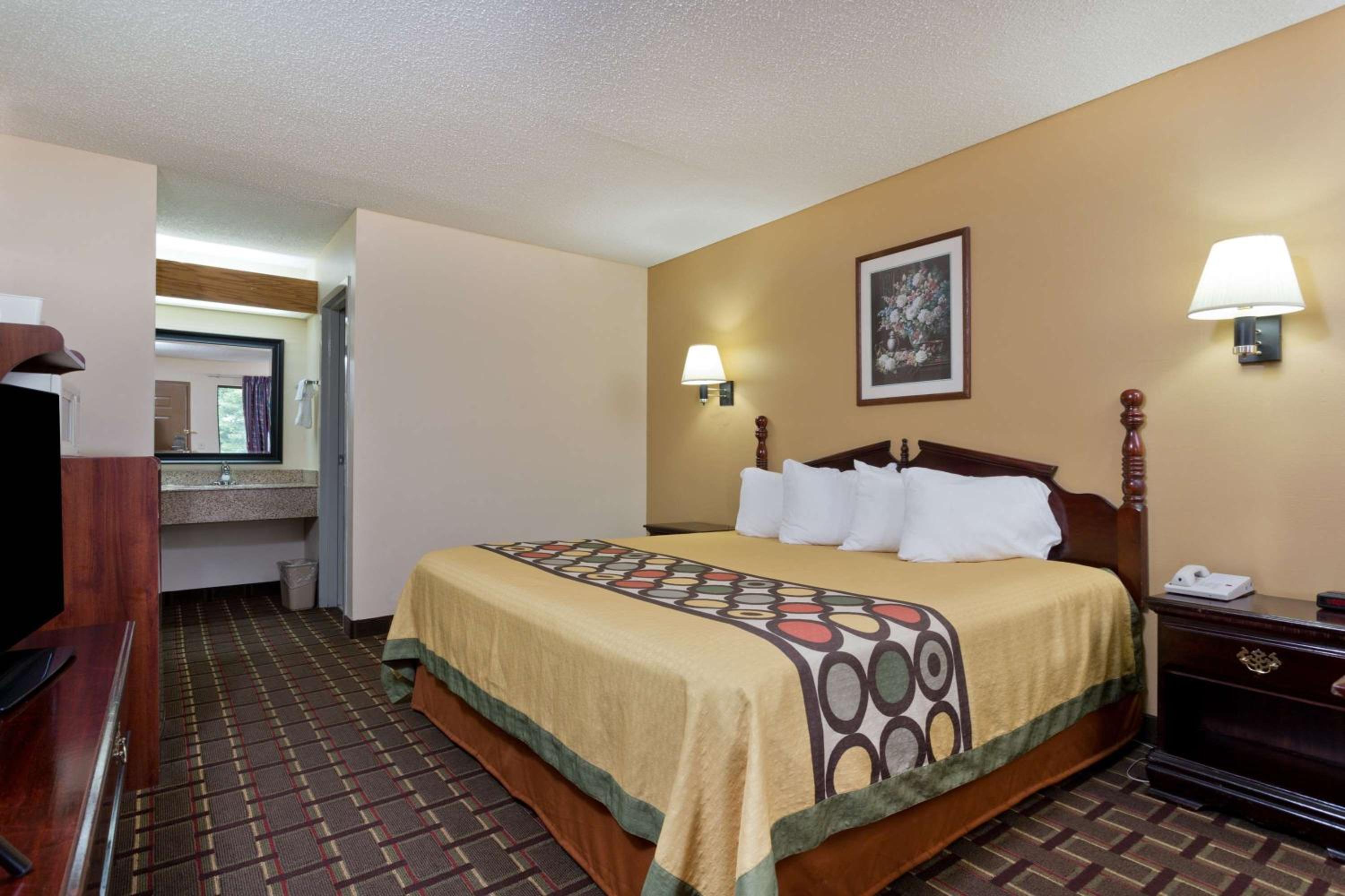 Super 8 by Wyndham Franklin Hwy 31 - photo 2