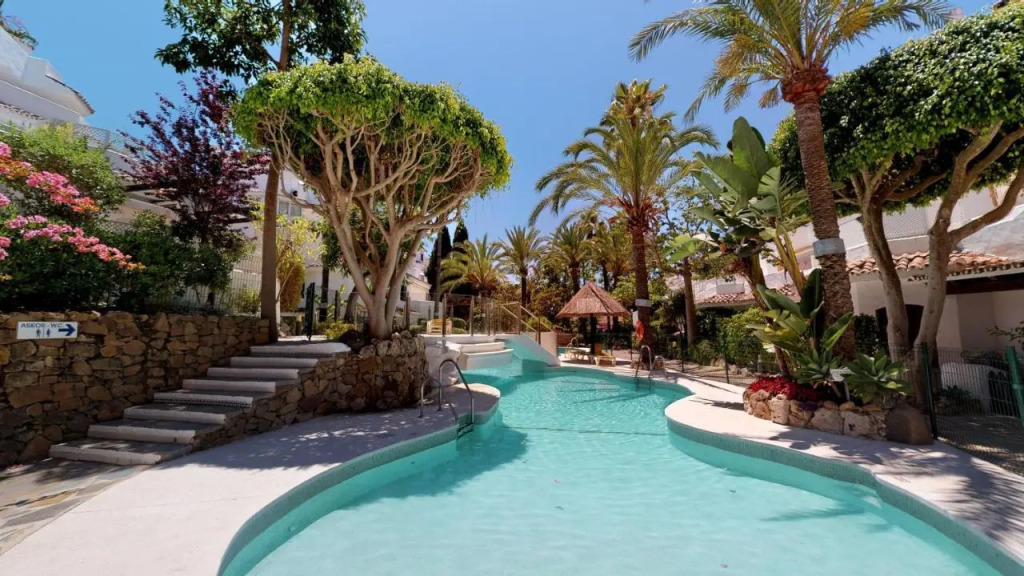 Golden Beach EaW Homes — 4-Star Luxury Hotel in Marbella, Spain