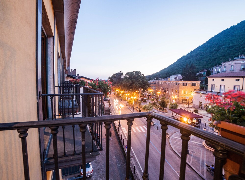 Roccamonfina Palace Hotel — 4-Star Luxury Hotel in Roccamonfina, Italy