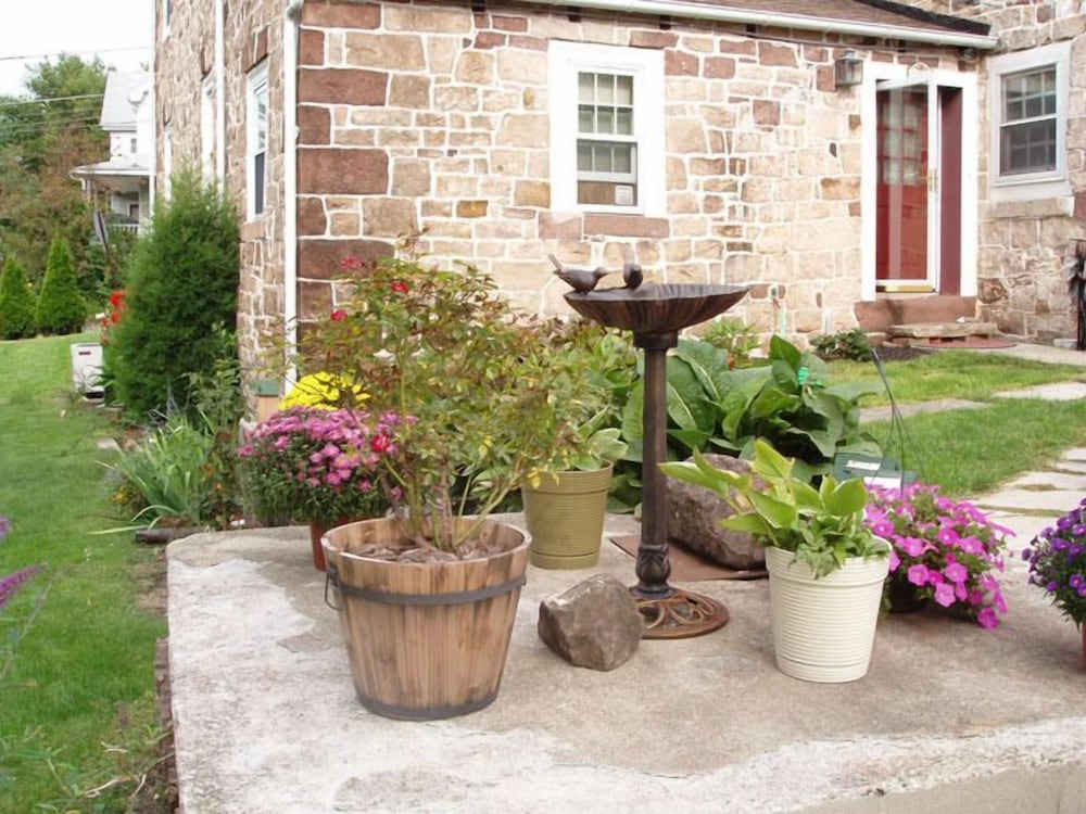 Historic Schoeneck Hotel B&B - photo 13