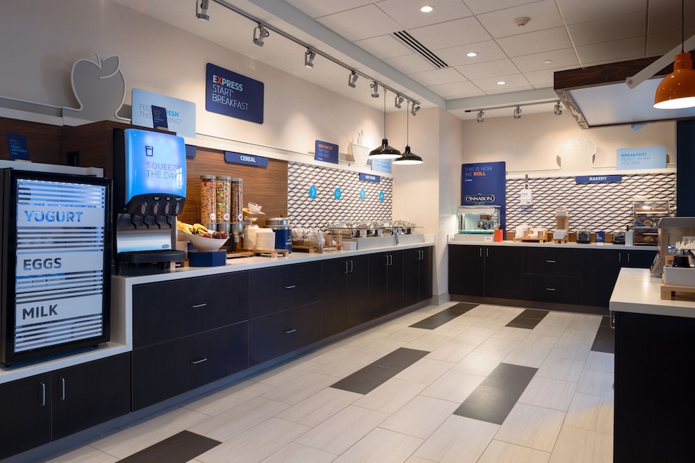 Holiday Inn Express & Suites Tulsa Downtown by IHG - photo 19