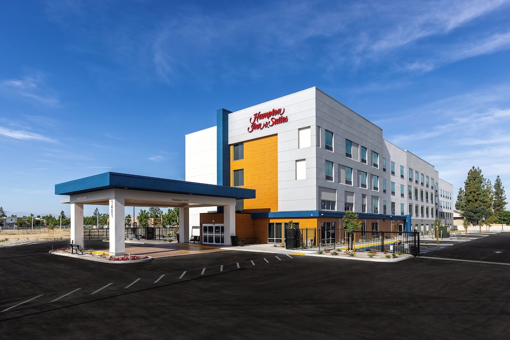 Hampton Inn & Suites by Hilton Bakersfield Central - photo 59