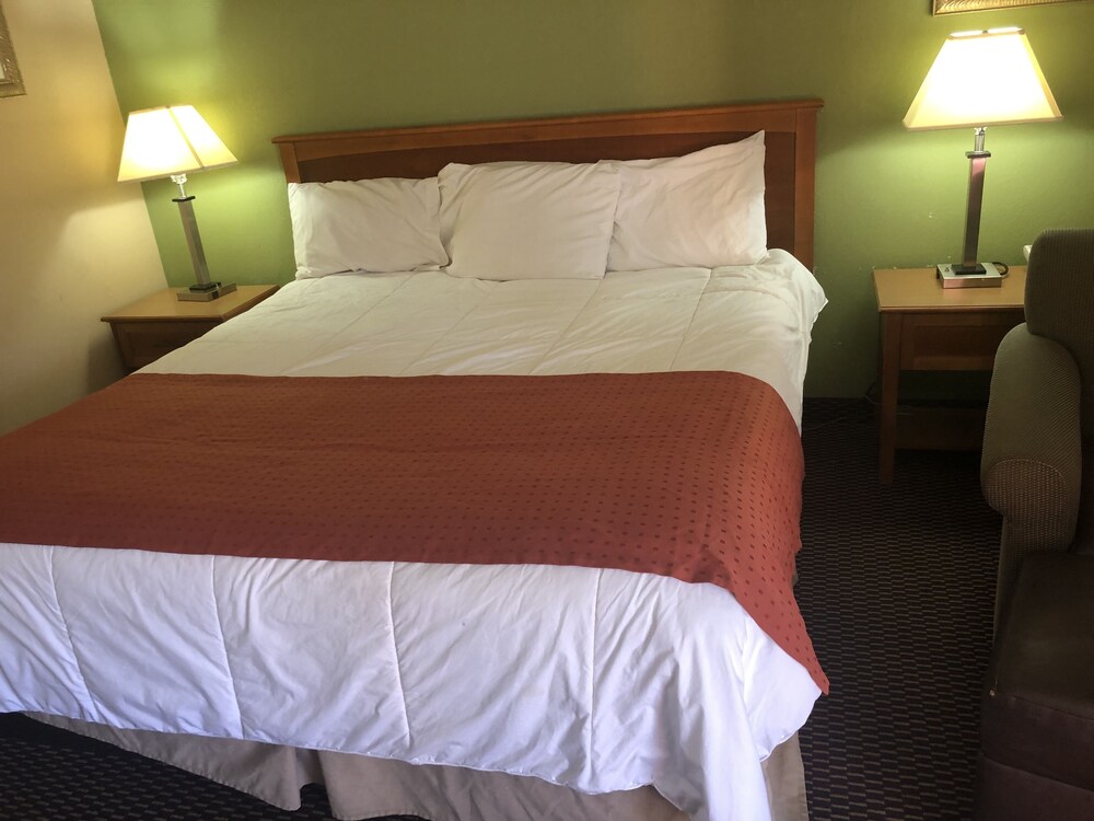 Relax Inn Guin - photo 10