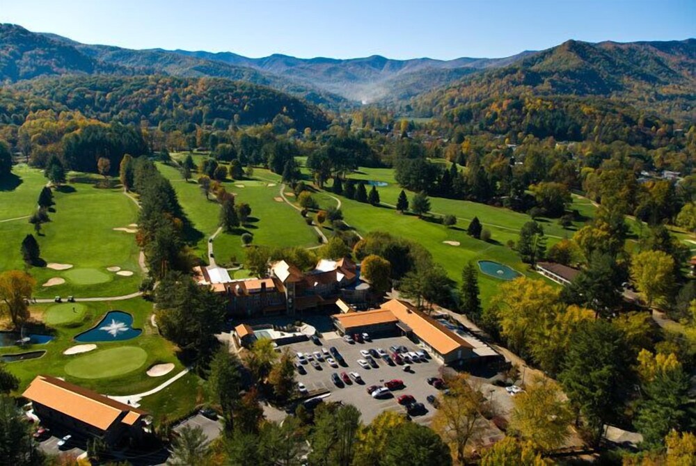 Waynesville Inn and Golf Club Tapestry Collection by Hilton in Waynesville, United States