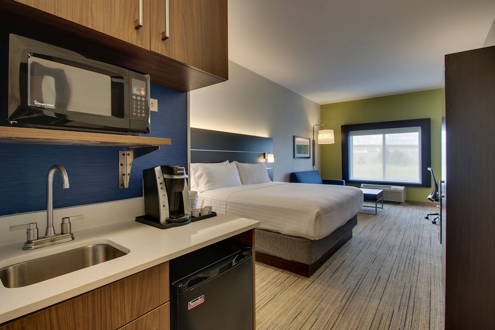 Holiday Inn Express & Suites Morris by IHG - photo 11