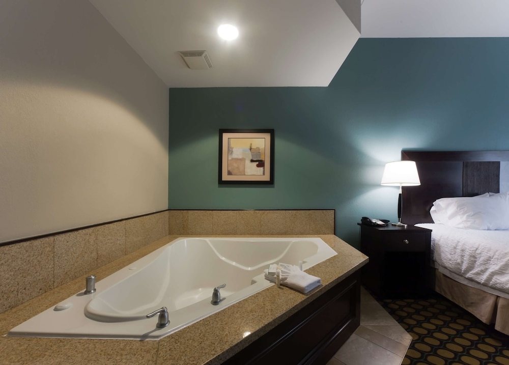 Hampton Inn North Brunswick New Brunswick - photo 18
