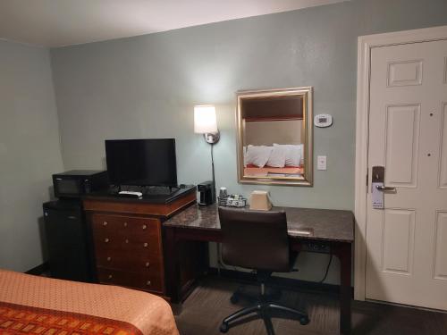 Economy Inn Richmond - photo 33