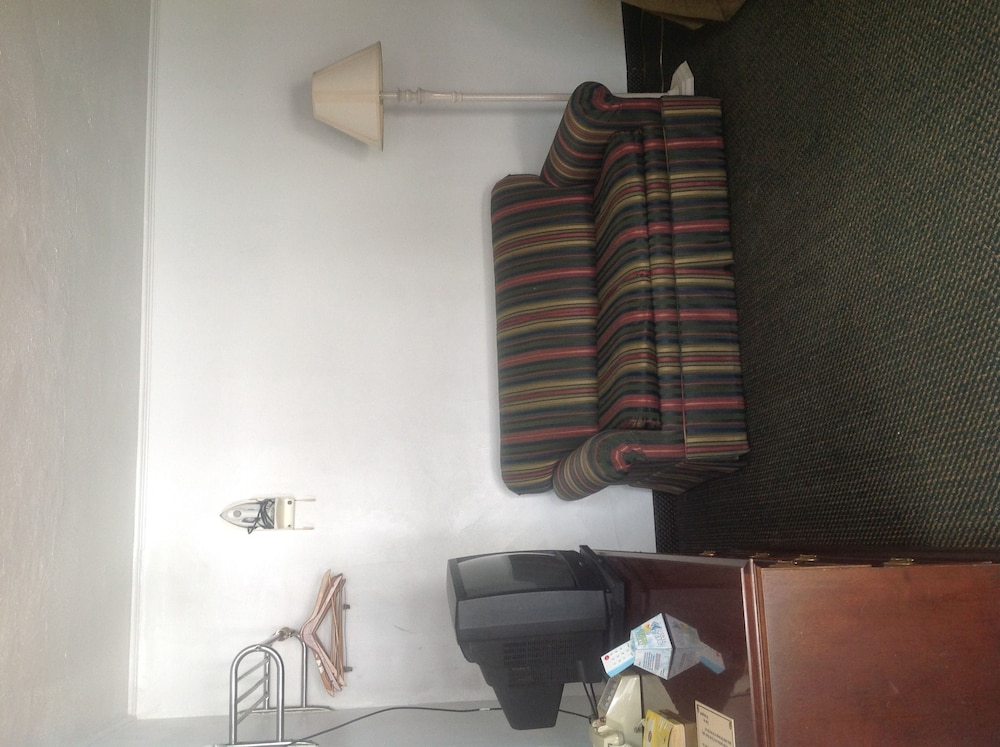 Relax Inn Altoona - photo 48