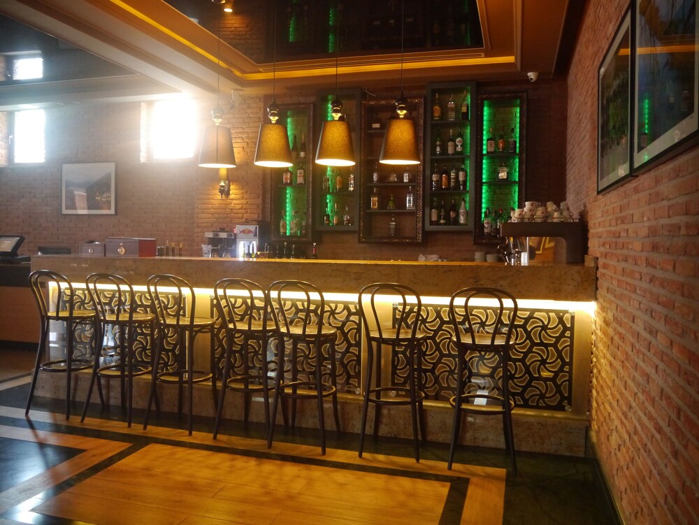 Hotel Bar