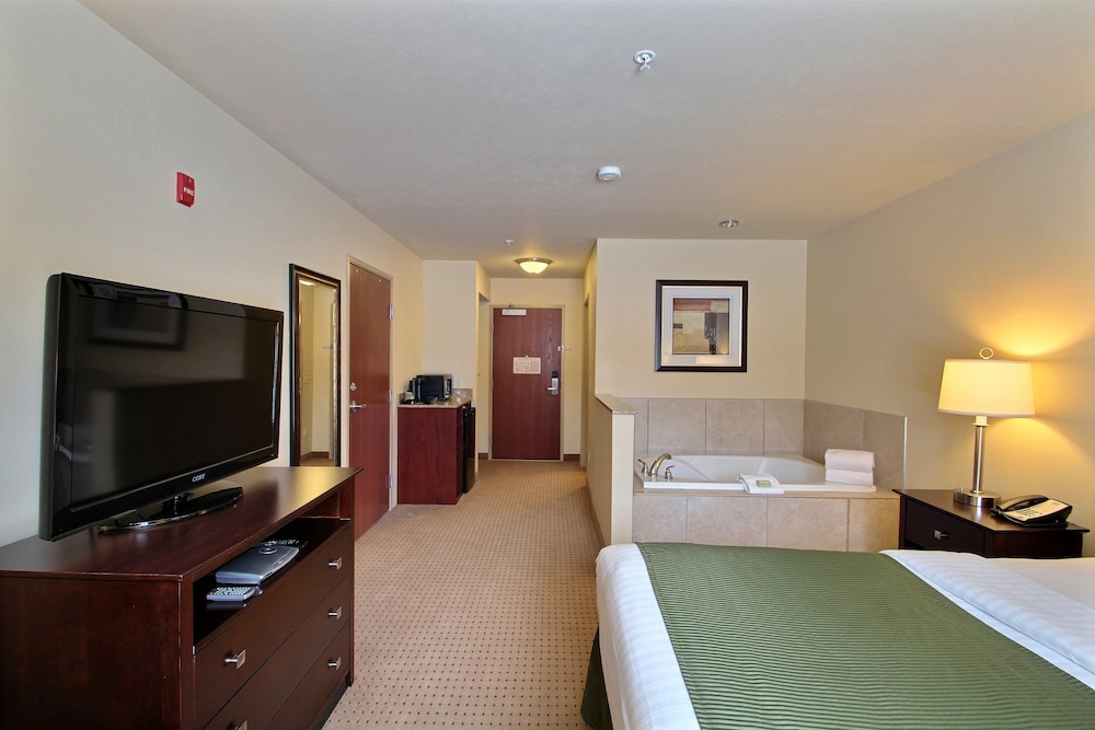Cobblestone Inn & Suites Brillion - photo 18