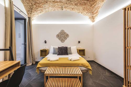 Apartamentos Cáceres Central Suites — 4-Star Luxury Hotel in Caceres, Spain
