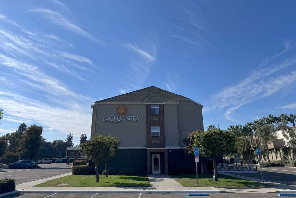 La Quinta Inn & Suites by Wyndham Tulare - photo 7