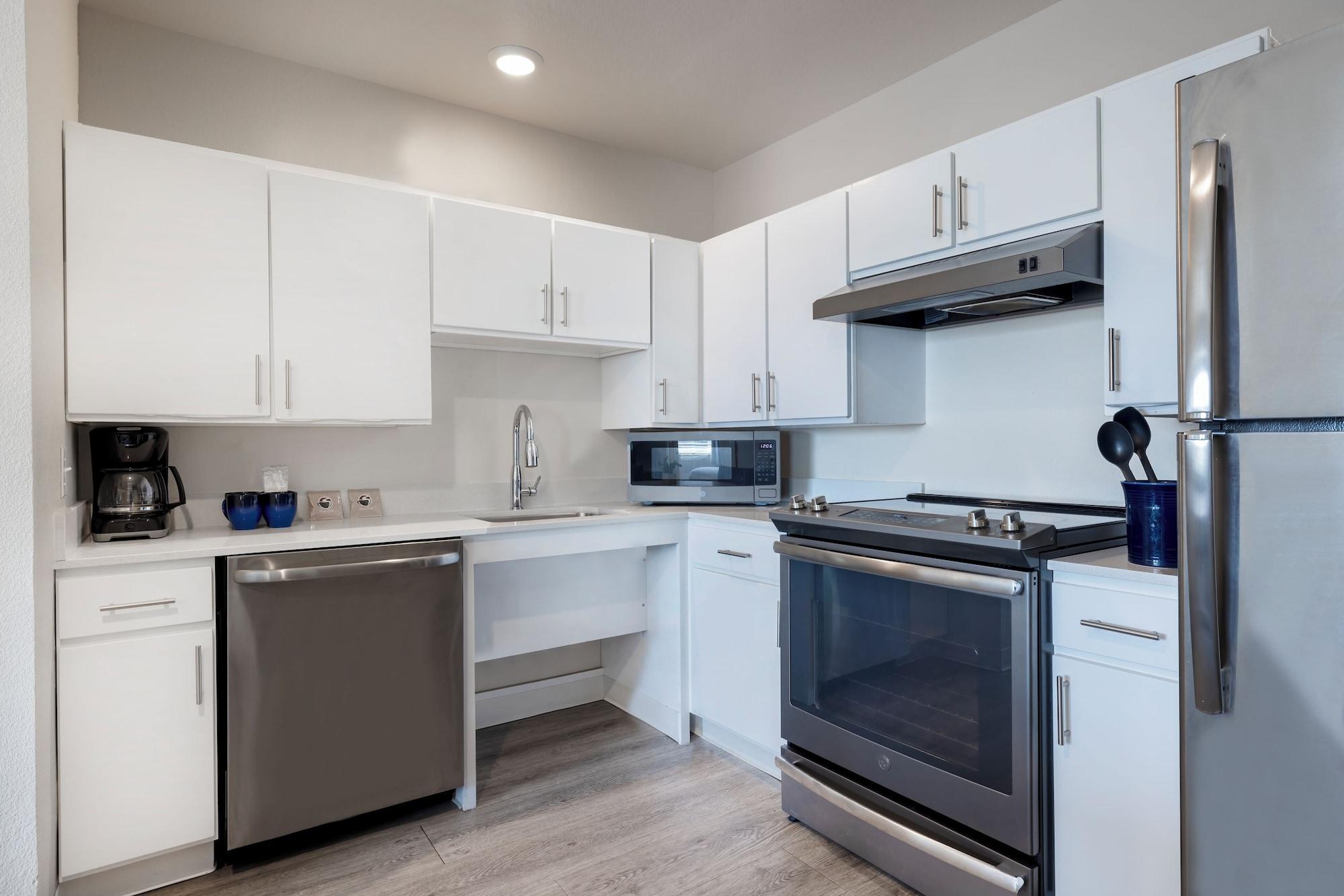 Soka Suites Dallas Las Colinas - photo 22
