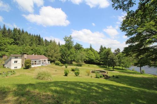 La rode - carbon neutral hotel in Compreignac