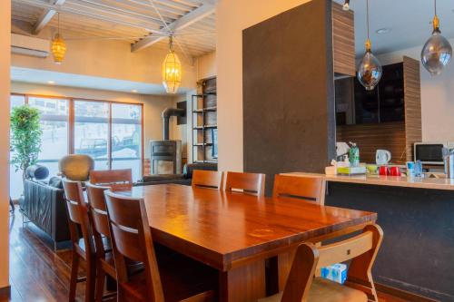 源泉かけ流し温泉付き一棟貸しvilla Gensen Two in Yuzawa, Japan