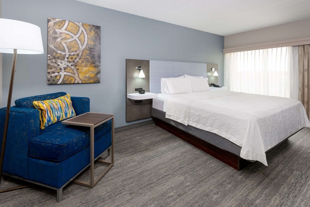 Hampton Inn & Suites Kansas City Country Club Plaza - photo 24