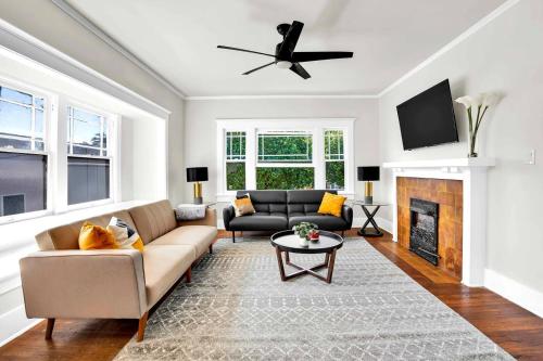 Charming Craftsman Near DTLA in Los Angeles, United States