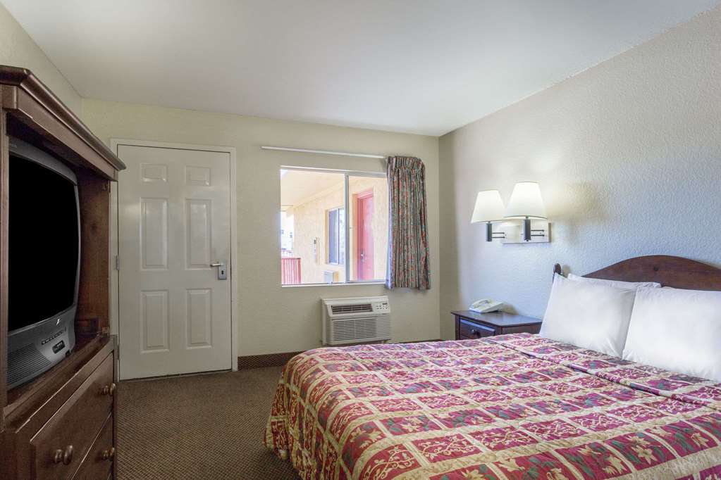 Knights Inn Mesa - photo 13