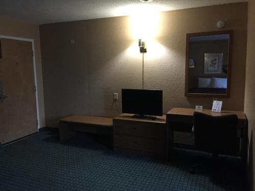 Decatur Inn - photo 7