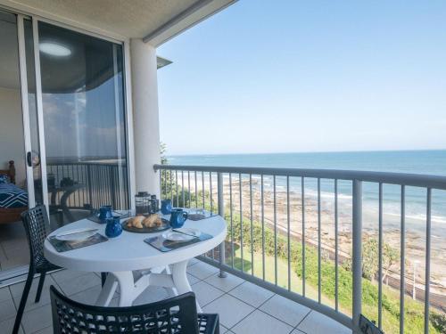 Monterey Lodge Unit 16 27 Warne Terrace Kings Beach — 4-Star Luxury Hotel in Caloundra, Australia