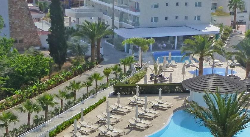 Sandra Hotel Apts — hotel in Deryneia