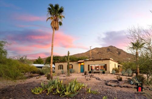 Sonoran Desert Getaway with Cowboy Tub — hotel in Cave Creek