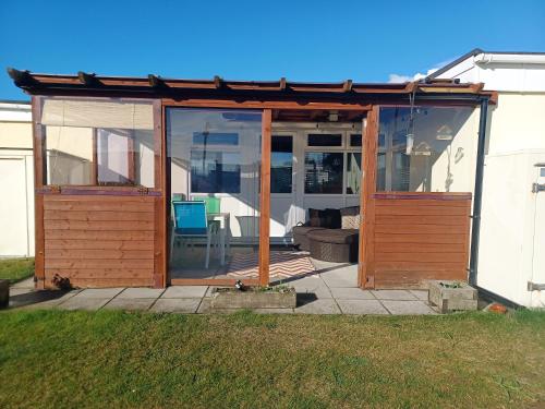 Waves And Woods Holiday Home — 4-Star Luxury Hotel in Kidwelly, United Kingdom
