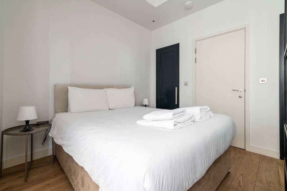 Modern Canning Town Studio — 4-Star Luxury Hotel in London, United Kingdom