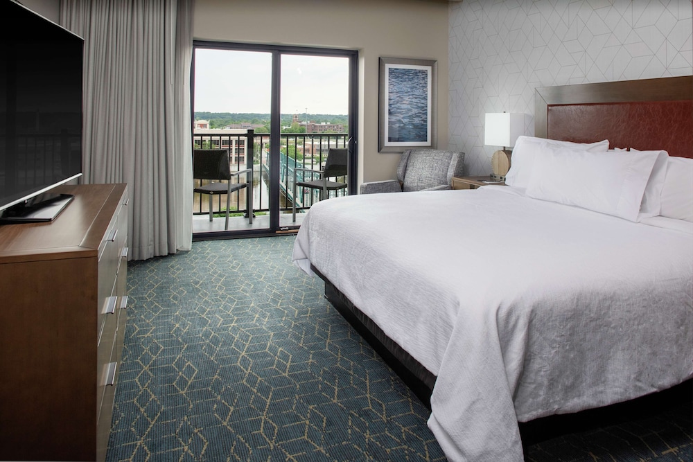Embassy Suites by Hilton Grand Rapids Downtown MI - photo 10