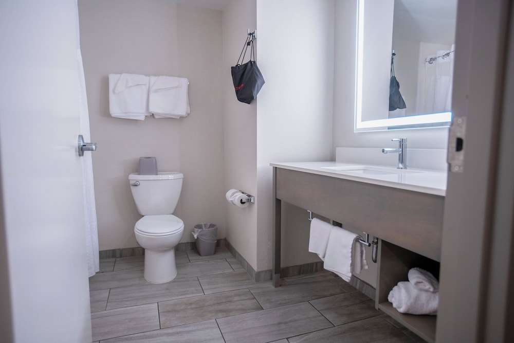 Holiday Inn Express Pembroke by IHG - photo 27