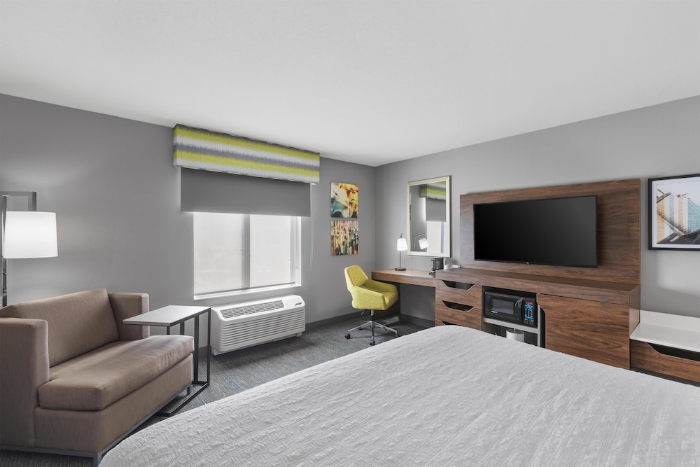 Hampton Inn Pendleton - photo 17