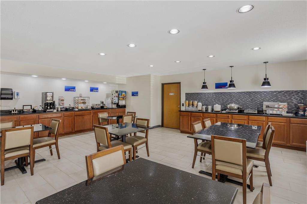 Best Western Shippensburg Hotel - photo 43