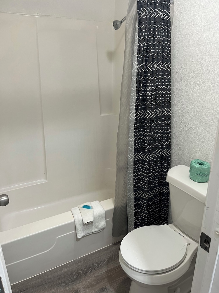 Glen Rose Inn and Suites - photo 19