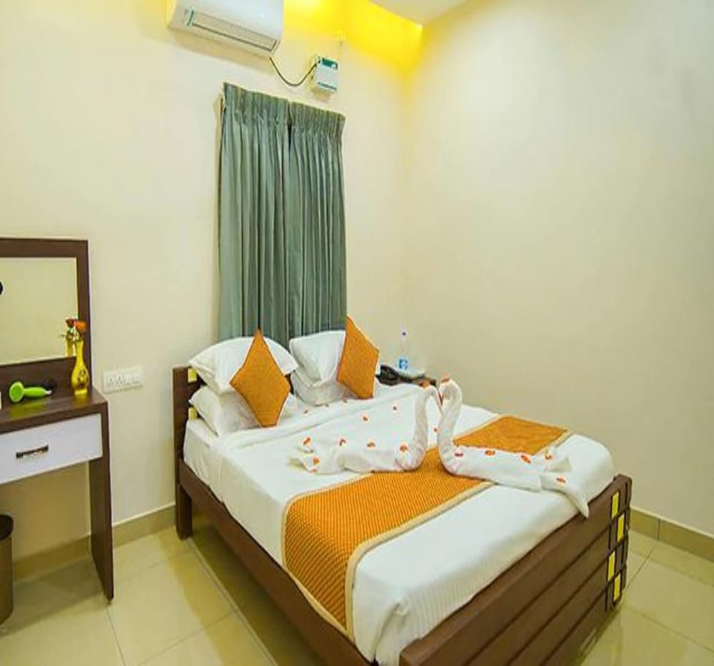 Fabhotel Chakkra Residency — Madurai