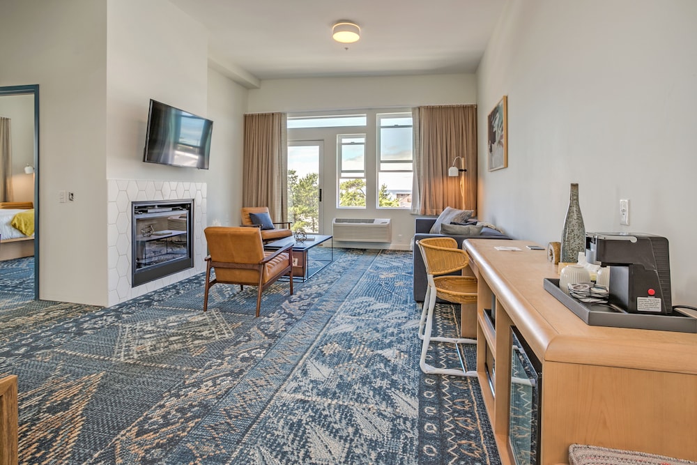 SaltLine Hotel - photo 24