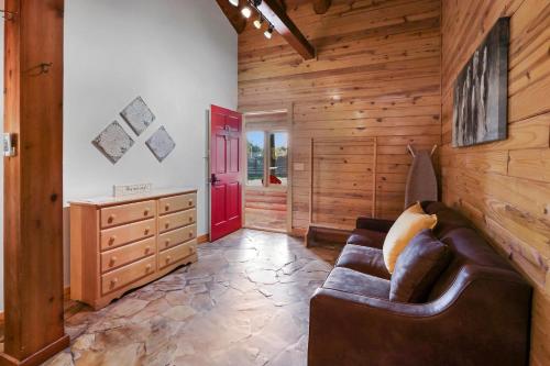 Wimberley Log Cabins Resort and Suites Unit 3 in Wimberley, United States