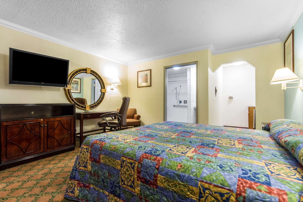 Econo Lodge Fairfield - photo 6