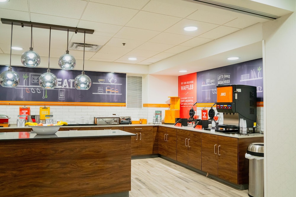 Hampton Inn Gonzales - photo 40