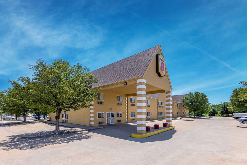 Super 8 by Wyndham De Soto - photo 4