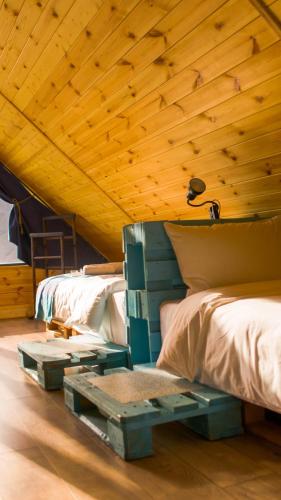 Cliffside cottage Kazbegi