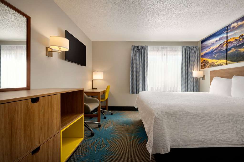 Days Inn by Wyndham Carbondale - photo 25