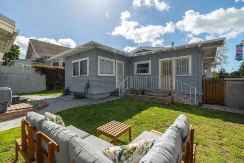 Falcon Chic Escape Hot Tub Modern Proximity in San Diego, United States