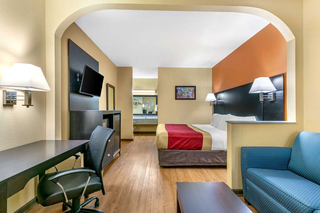 Econo Lodge Northport Tuscaloosa North - photo 23